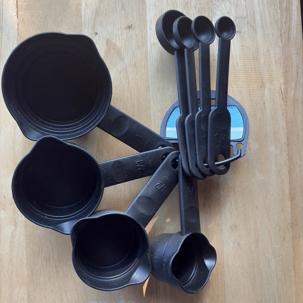 8 Pc Measuring Cup & Spoon Set Black Plastic Dishwasher Safe New w/ Tag (232)